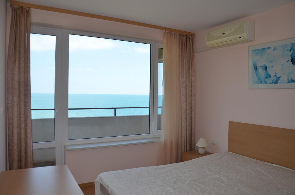 Single Private Apartments In Marina View Fort Beach Sveti Vlas Exterior foto
