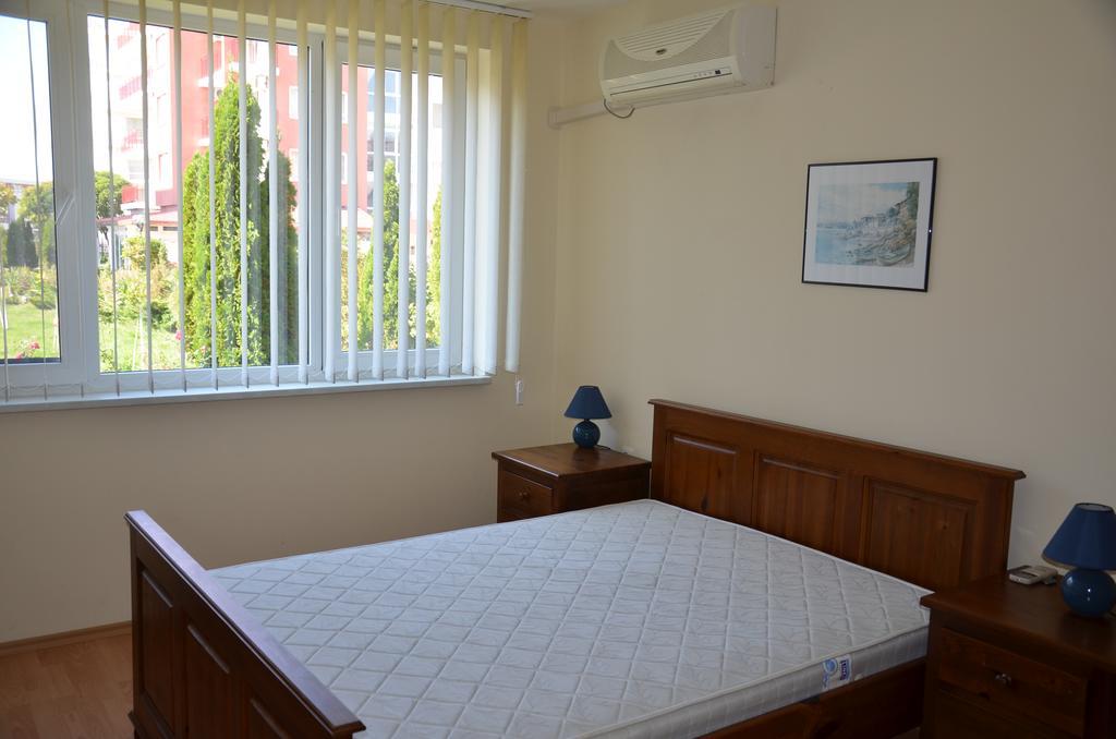 Single Private Apartments In Marina View Fort Beach Sveti Vlas Exterior foto