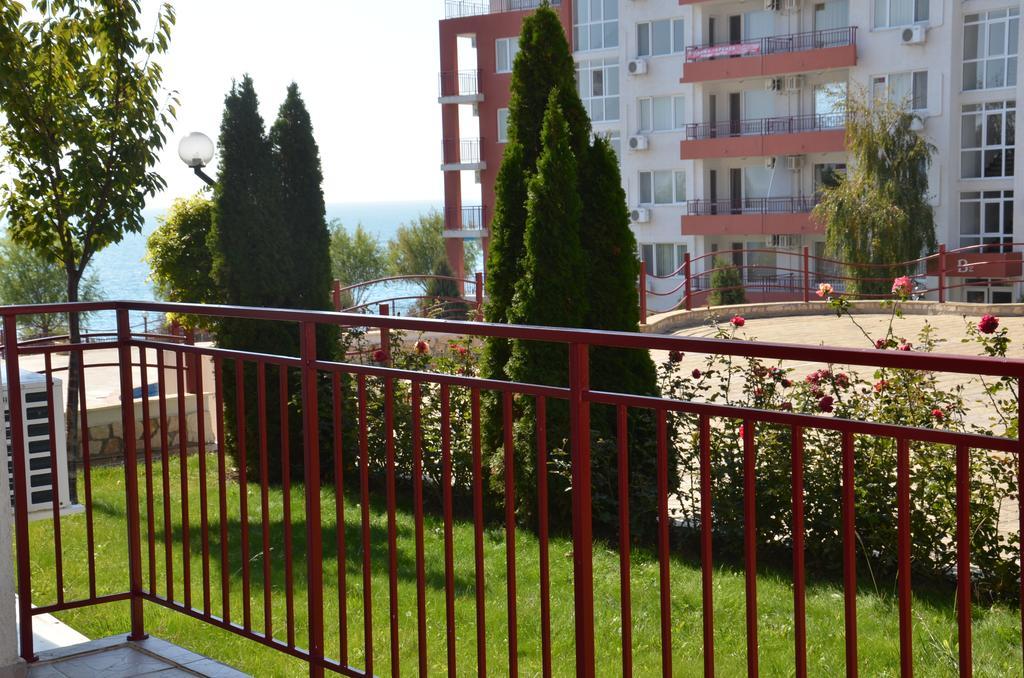 Single Private Apartments In Marina View Fort Beach Sveti Vlas Exterior foto