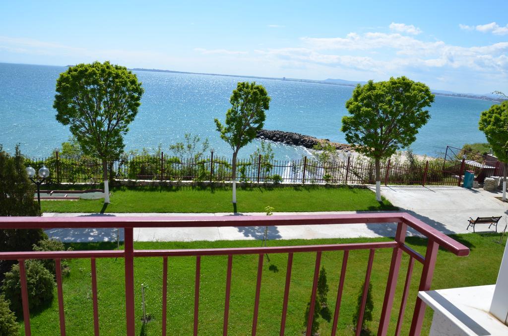 Single Private Apartments In Marina View Fort Beach Sveti Vlas Exterior foto